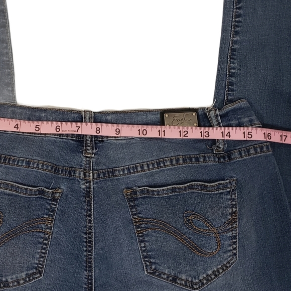 Earl Boyfriend Jeans Size 12 Embroidered Colorful Patches Route 66 Blue Denim - Picture 8 of 12